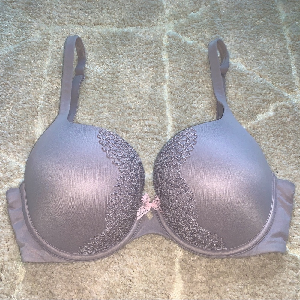 Victoria Secret Bra! Lavender with lace design. Size 34D Lightly padded